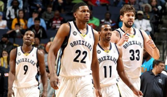 洛杉矶道奇主帅罗伯茨证实：大谷翔平右肘恢复神速，已在 12 月末完成 100 英尺长传练习